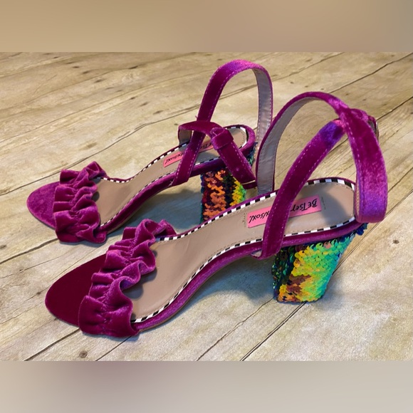 Betsey Johnson Iliana Size 7.5 Magenta Heels - Picture 2 of 9
